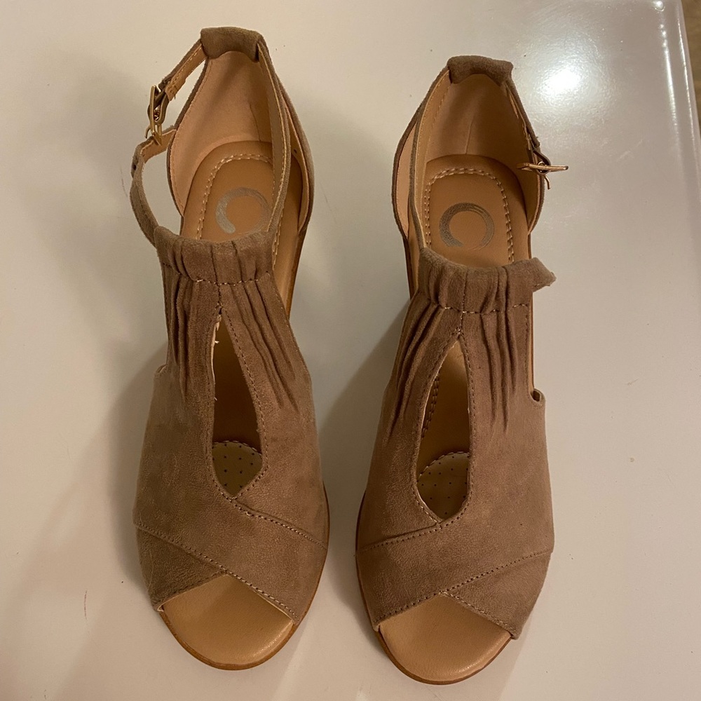 Open toe wedge sandals. Size 7.5
